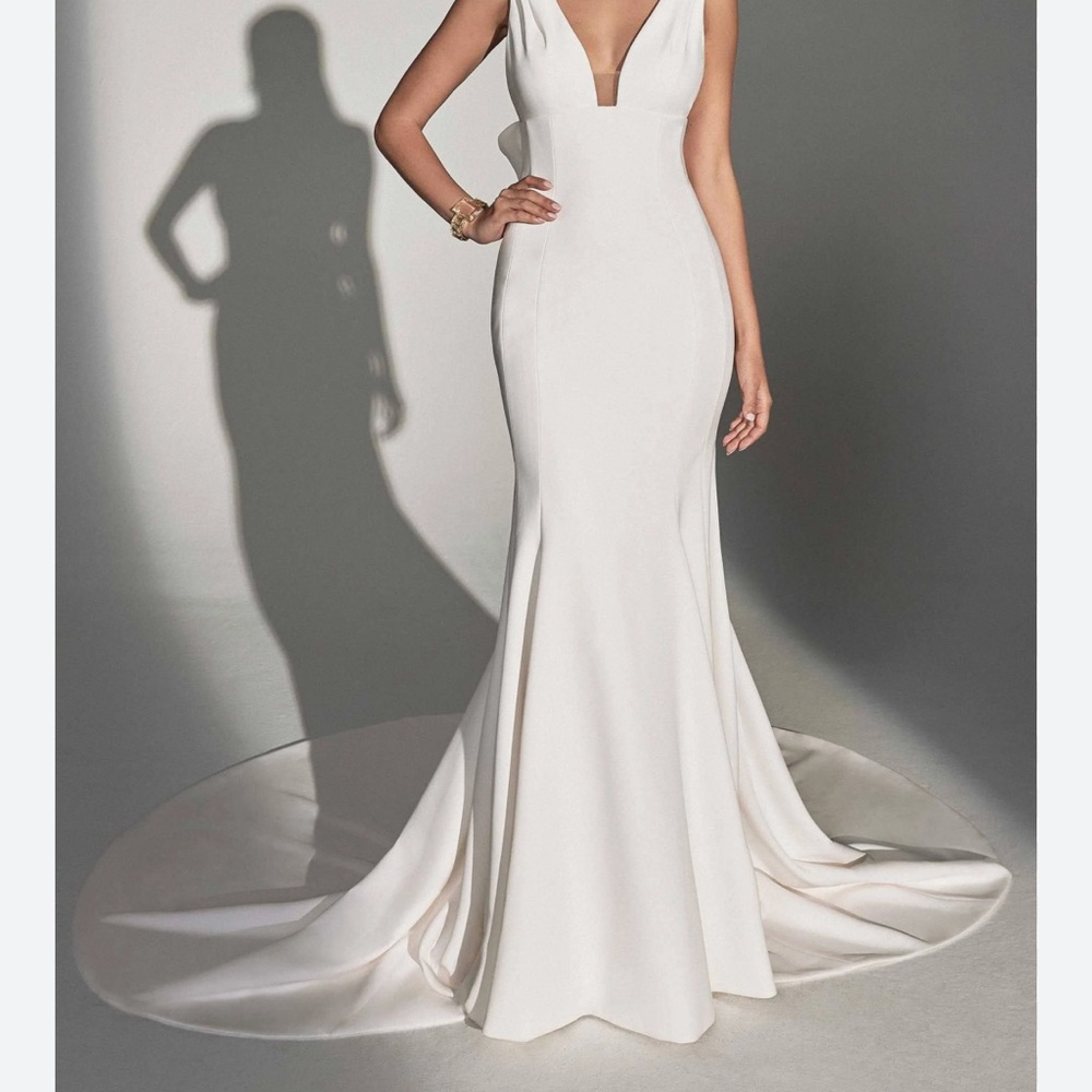 Justin Alexander ivory wedding gown “The Hamilton” size 12 fit & flare Vback bow - Picture 3 of 6